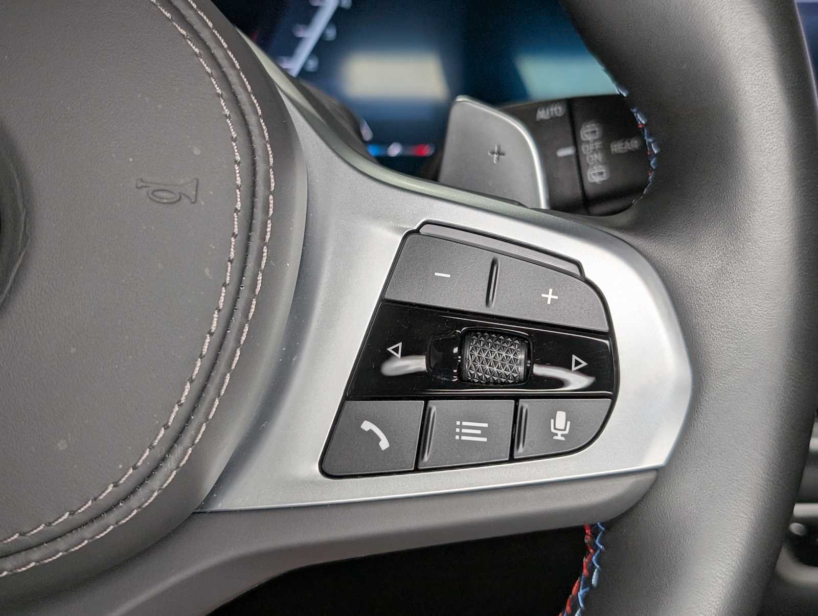 Used 2025 Skyscraper Grey Metallic BMW M60i image 38