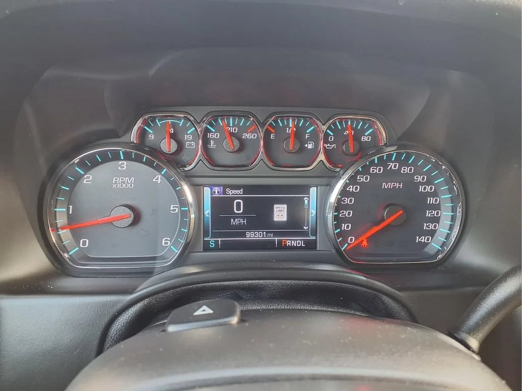 Used 2020 SHADOW GRAY METALLIC Chevrolet LT image 20