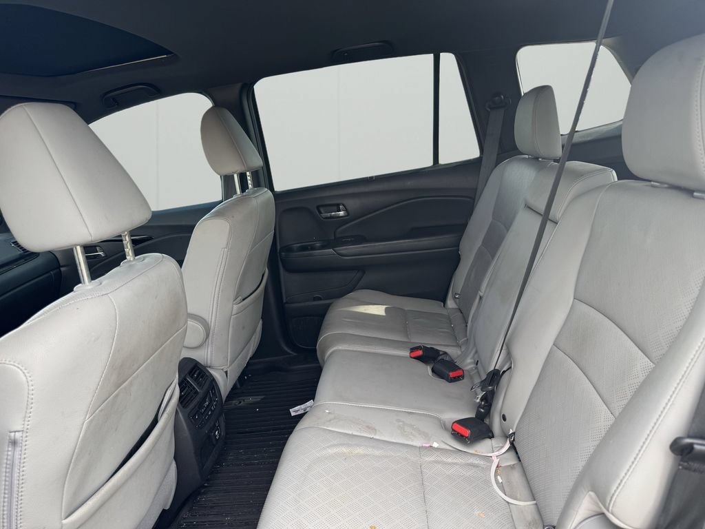 Used 2019  Honda Touring image 12