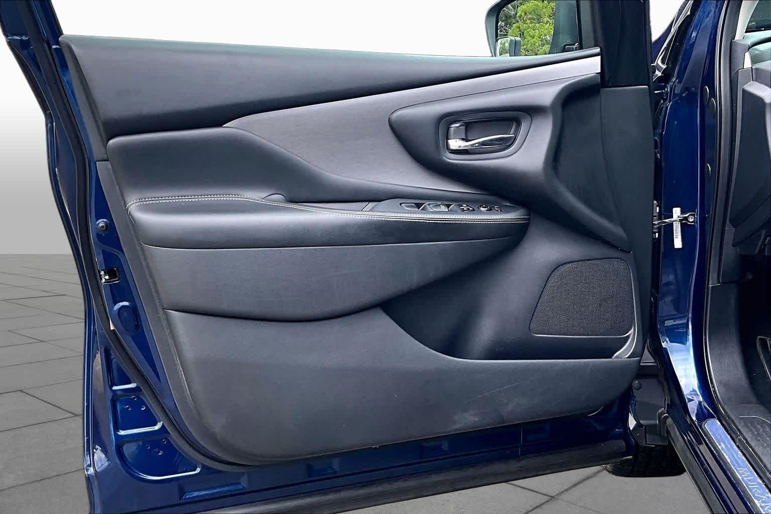 Used 2019 Deep Blue Pearl Nissan S image 20