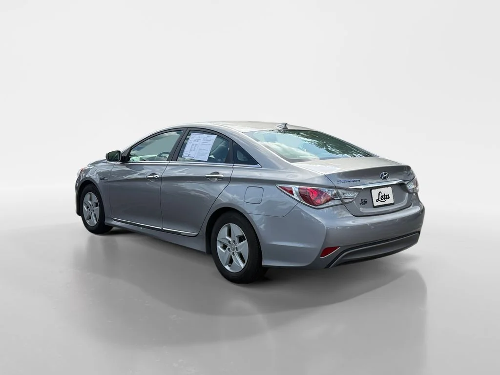 Used 2012 Hyper Silver Metallic Hyundai Base image 6