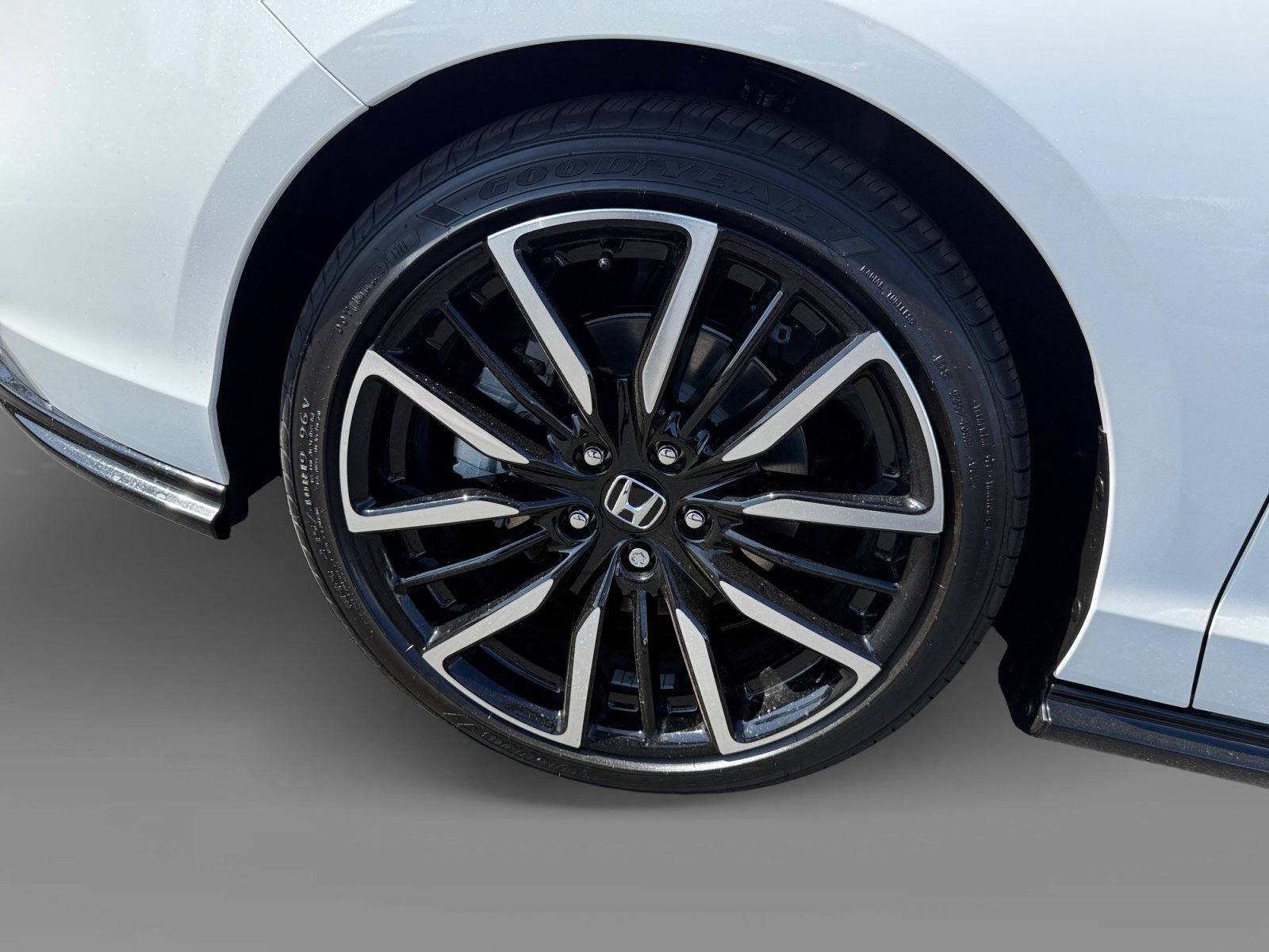 New 2026 Platinum White Pearl Honda Touring image 9