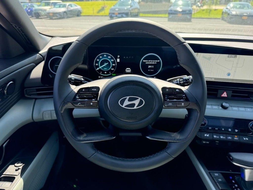 2025 Hyundai Elantra Limited - Photo 8