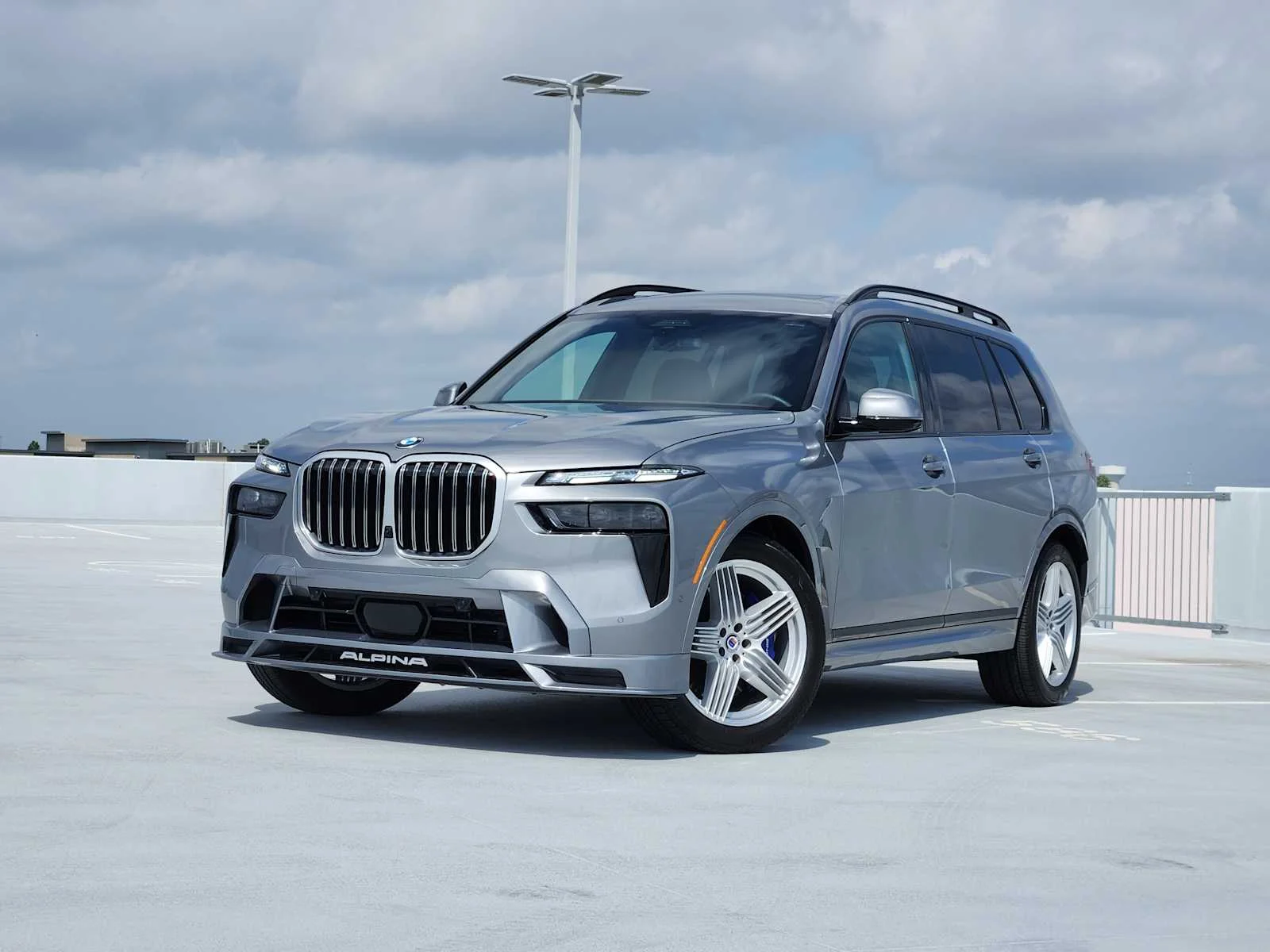 2025 BMW X7 ALPINA XB7's photo