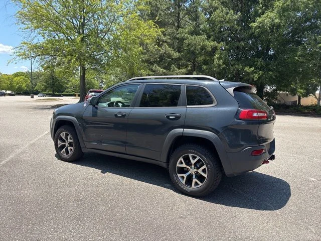 Used 2017 Gray Jeep Trailhawk image 3