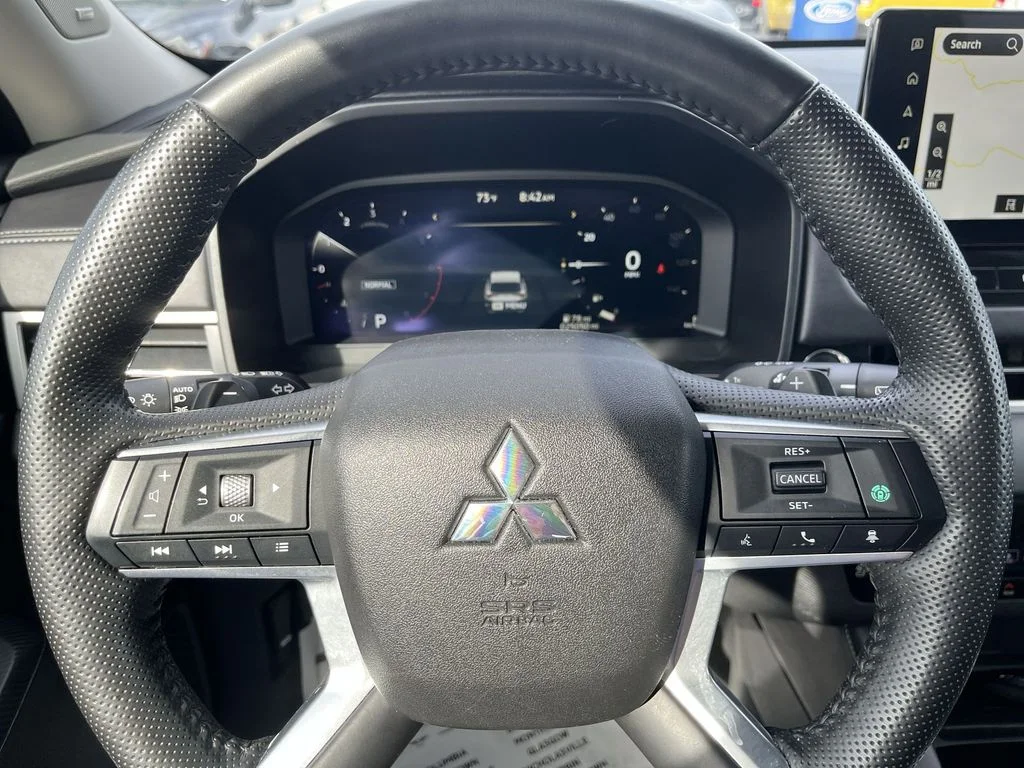 Used 2025 Silver Mitsubishi SEL image 14