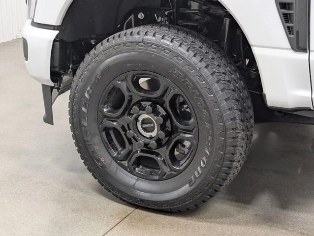 New 2026 Oxford White Ford F-250® XL image 34