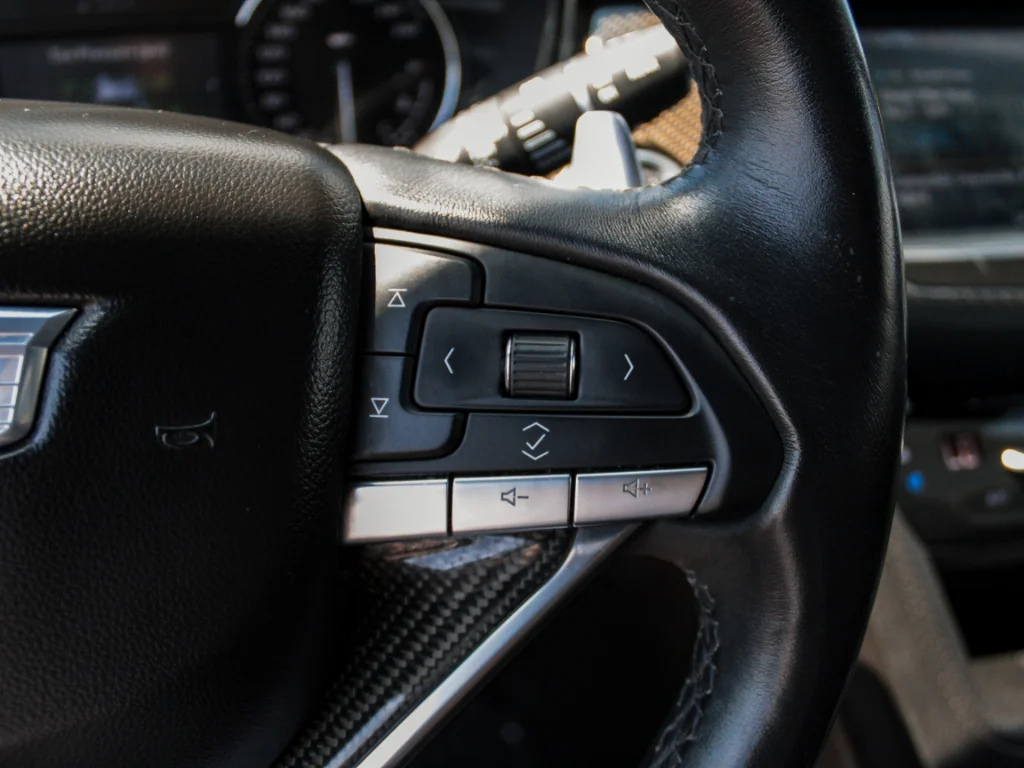 Used 2021  Cadillac Sport image 15