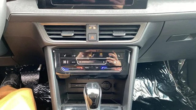 2026 Volkswagen Taos SE Black - Photo 16