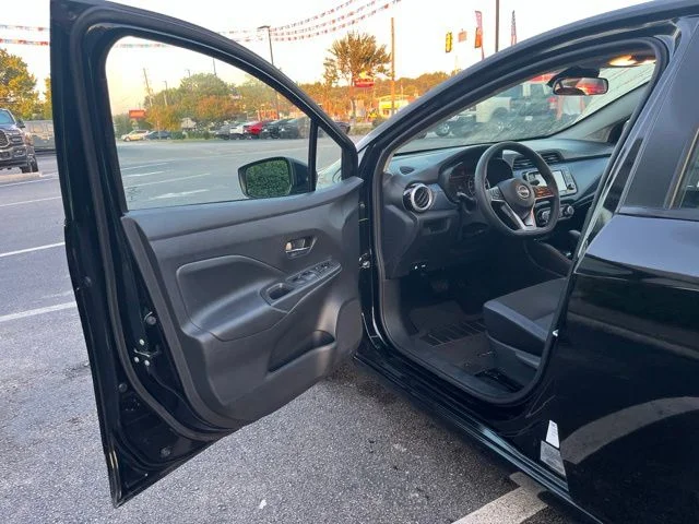 Used 2025 Black Nissan 1.6 SV image 4