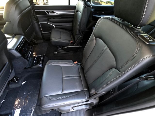 New 2026 Bright White Clear-Coat Exterior Paint Jeep Limited Altitude image 26
