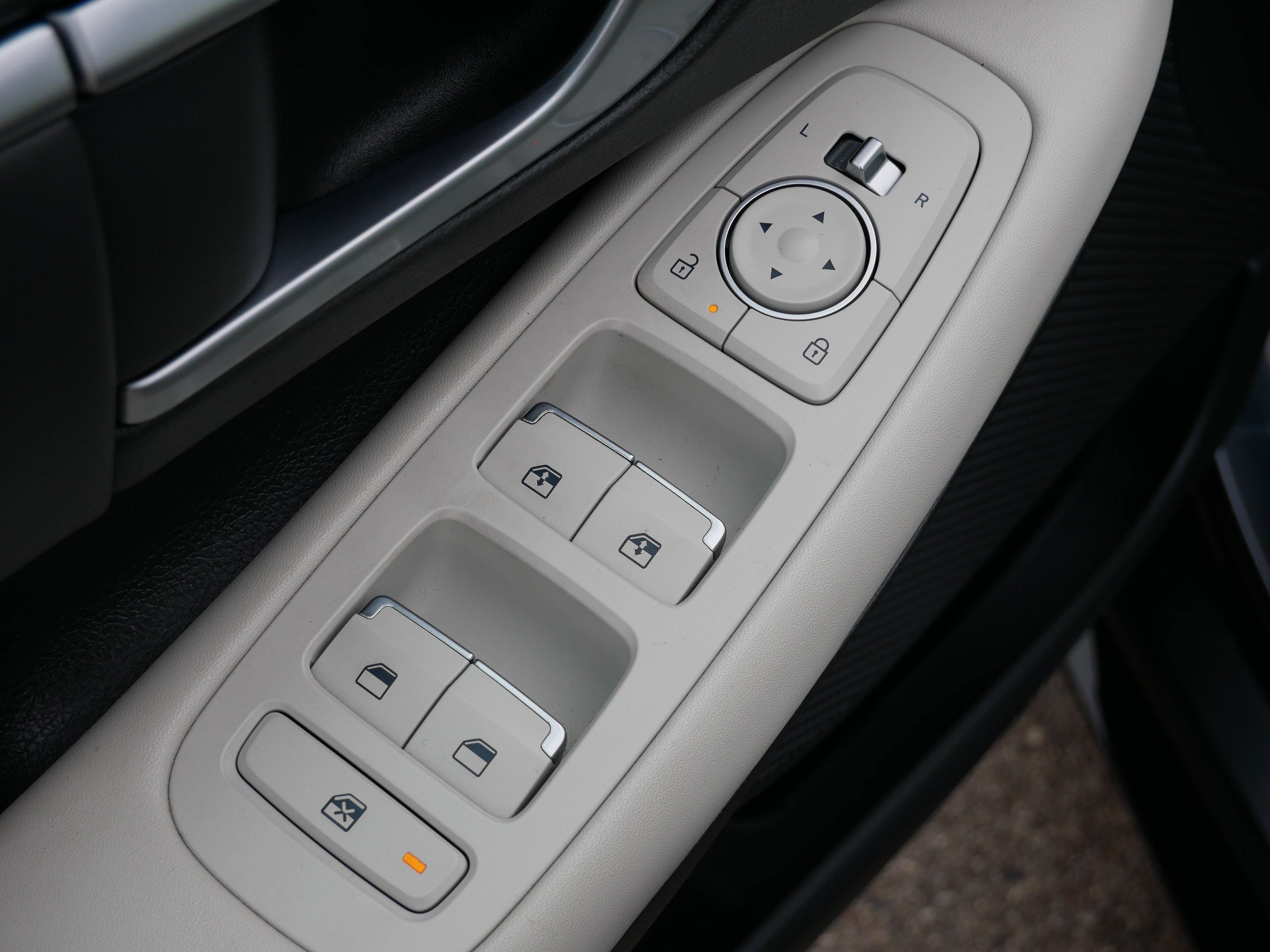 2025 Hyundai Sonata SEL - Photo 16