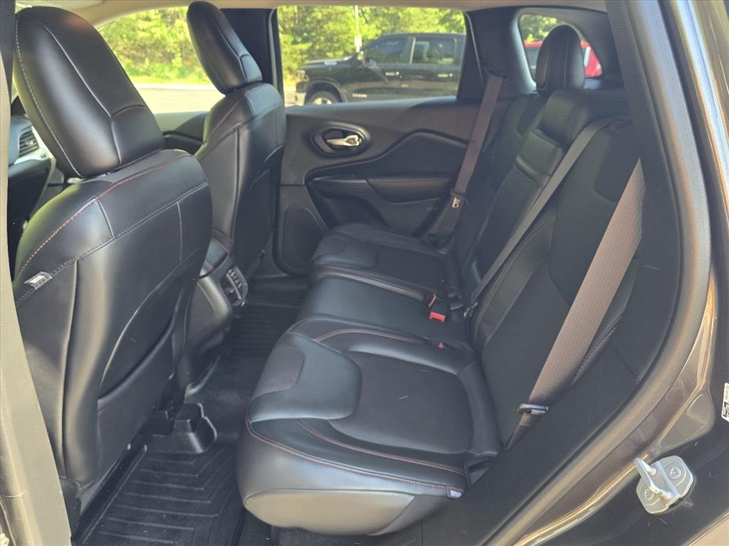 Used 2016 Gray Jeep Trailhawk image 10