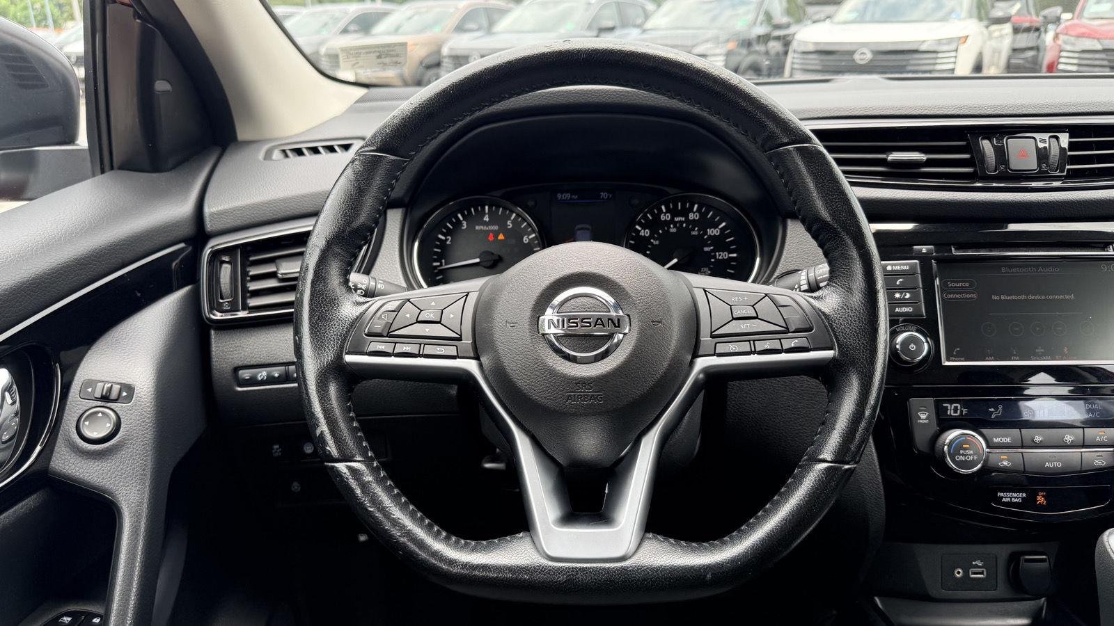 Used 2021 Scarlet Ember Tintcoat Nissan SV image 12