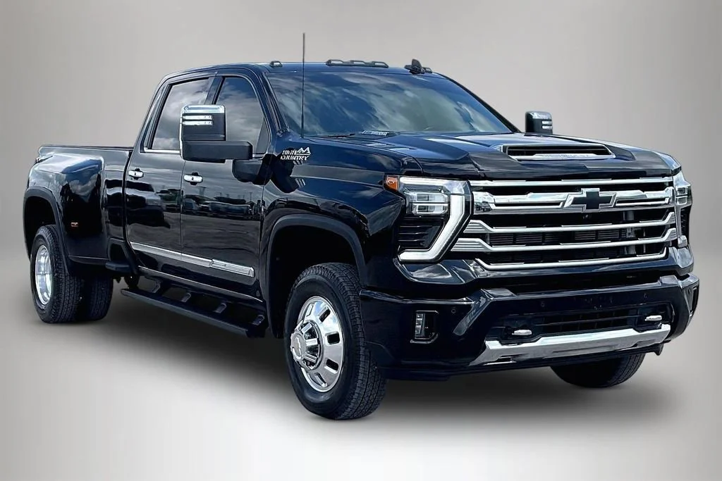 2024 Chevrolet Silverado HD High Country 4WD Crew Cab Long Box DRW's photo