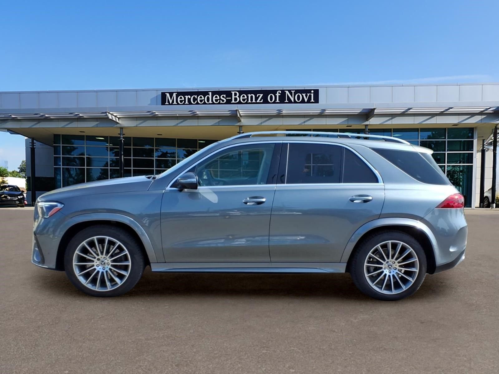 Certified Used 2025  Mercedes-Benz GLE 350 image 2