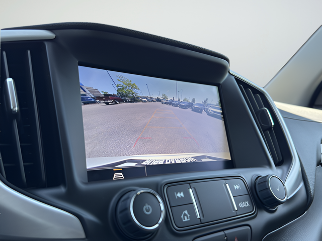 Used 2024 White GMC SLT image 20