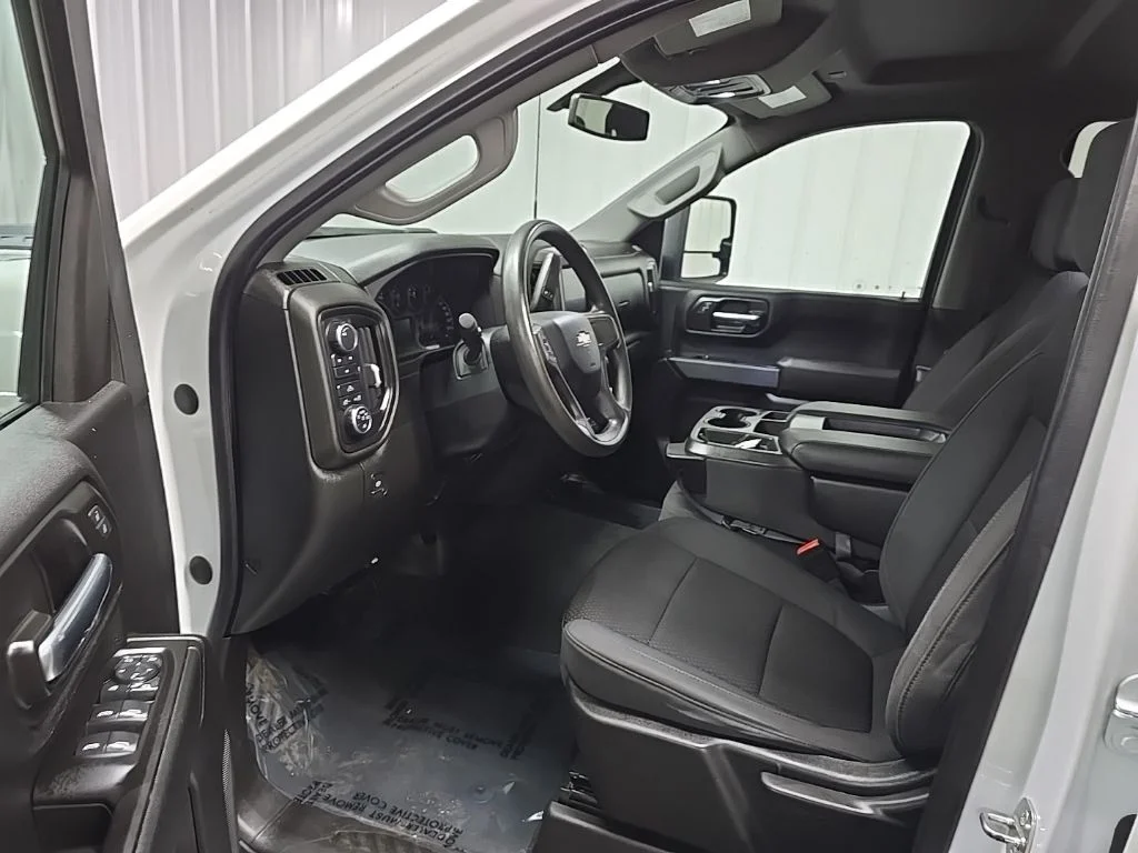 Used 2021 White Chevrolet Custom image 28