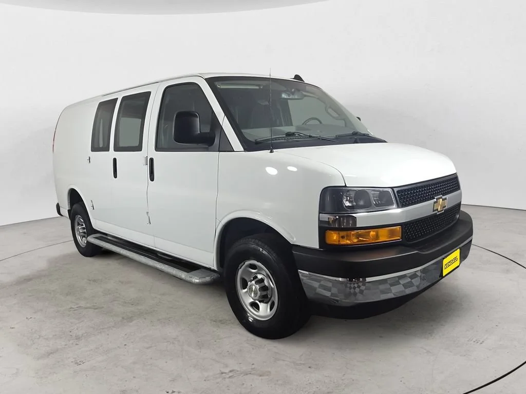 Used 2024 Summit White Chevrolet WT image 3