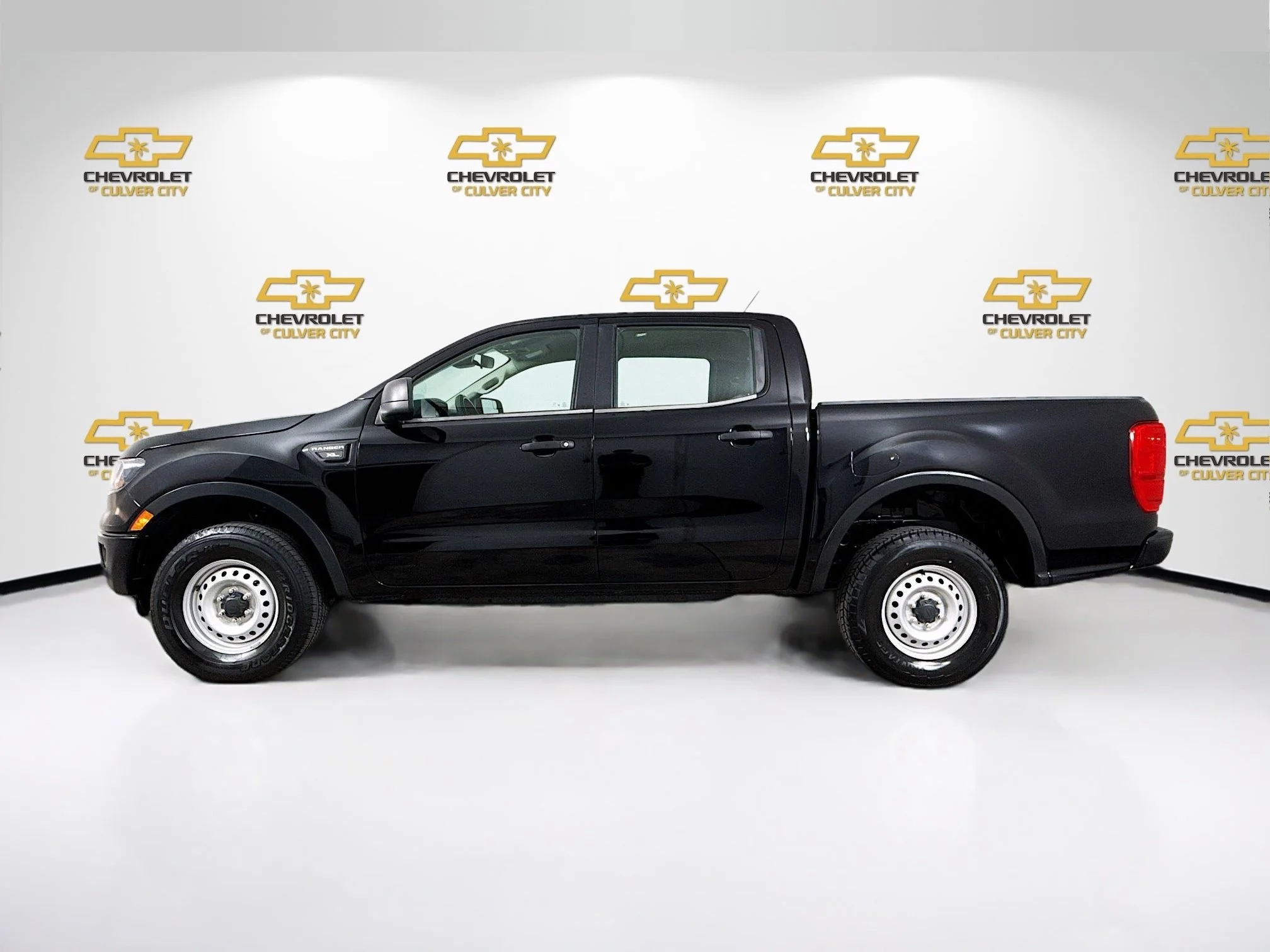 Used 2020 Black Ford XL image 5