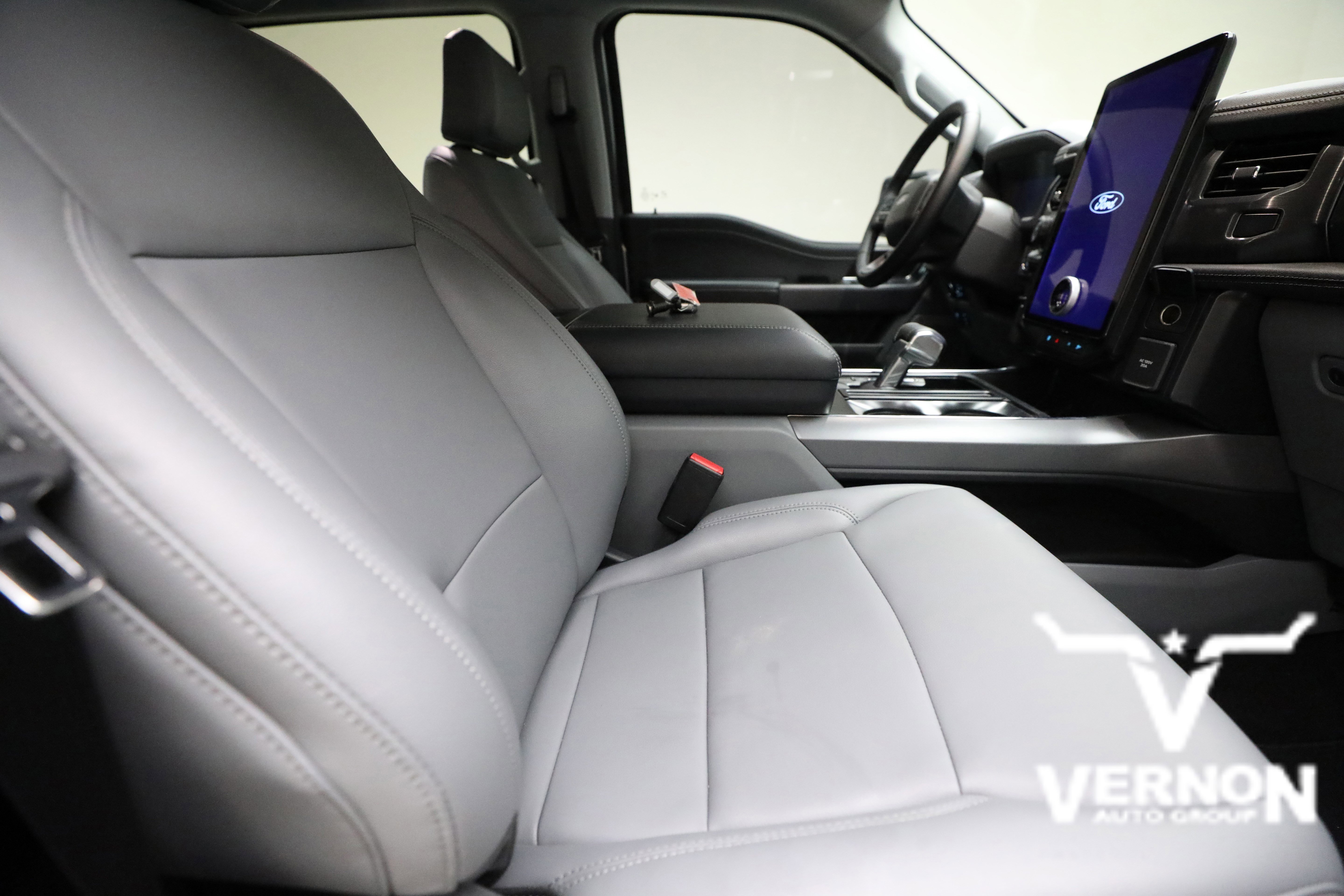 2025 Ford F-150 Lightning Flash - Photo 11