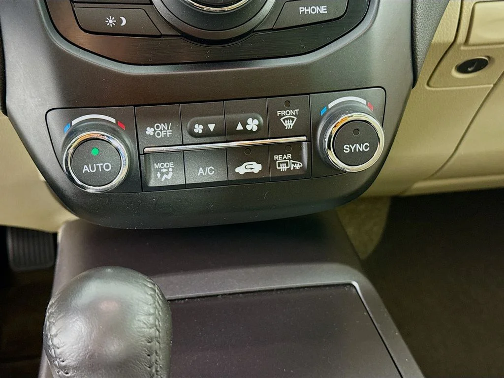 Used 2014 White Diamond Pearl Acura Technology Package image 17