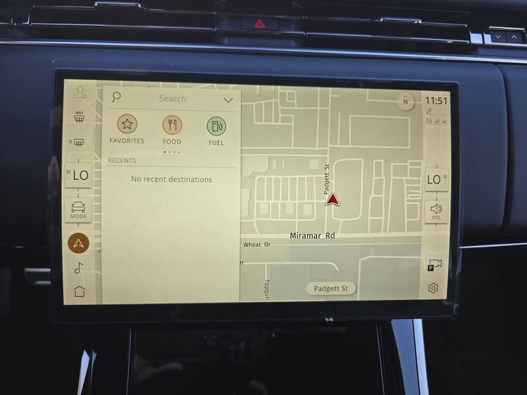 New 2026 Fuji White Land Rover Dynamic SE image 23