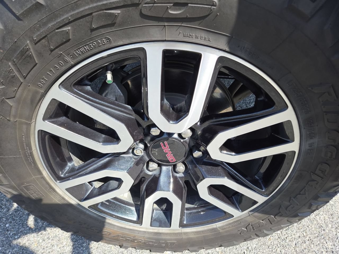 Used 2021 ONYX BLACK GMC AT4 image 16
