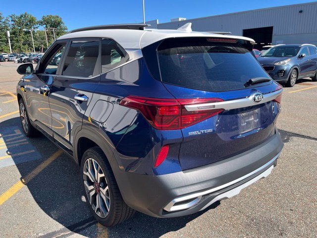 Used 2021 Dark Ocean Blue/White Roof Kia SX image 5