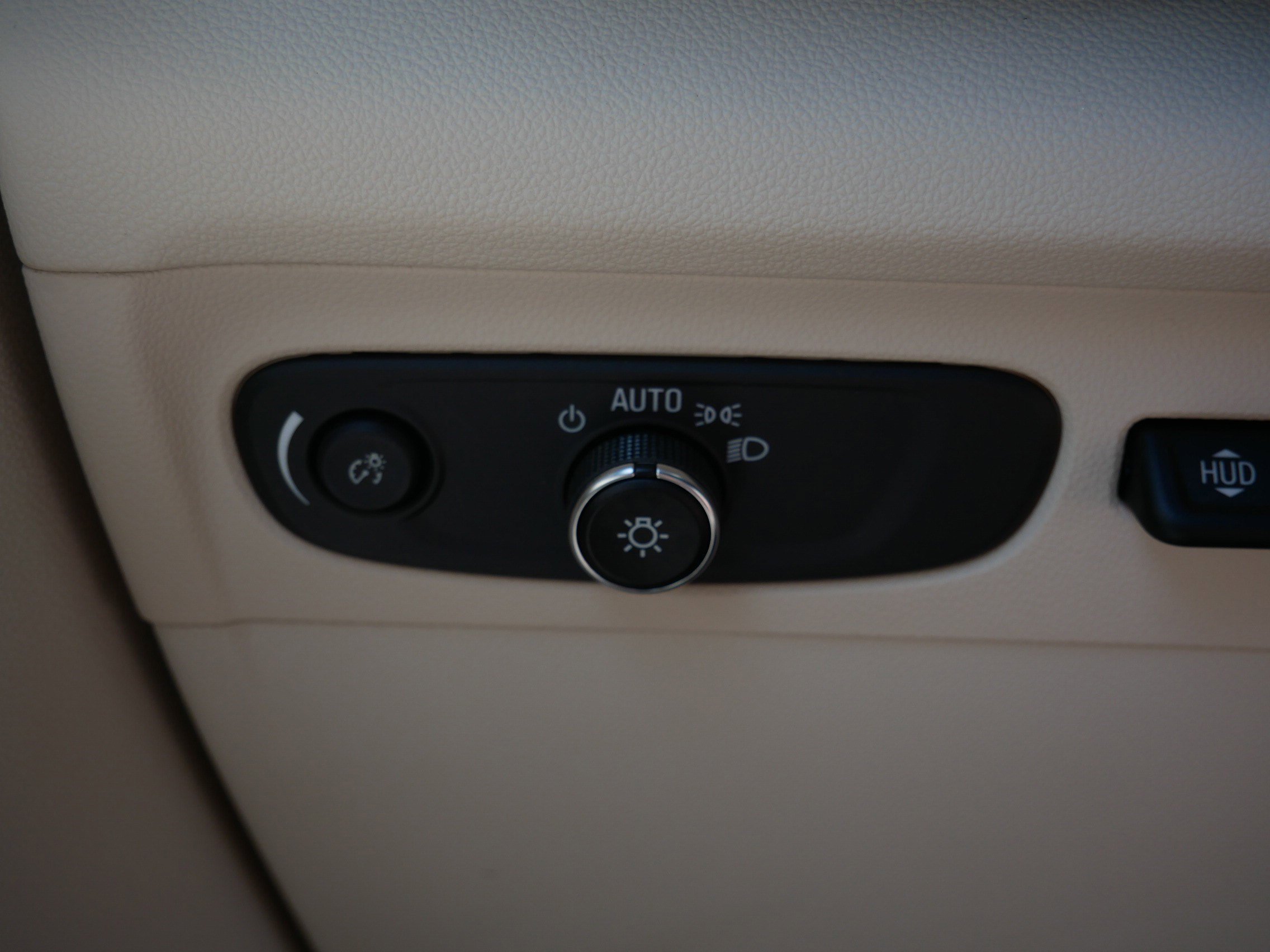 Used 2023 Moonstone Gray Metallic Buick Avenir image 25