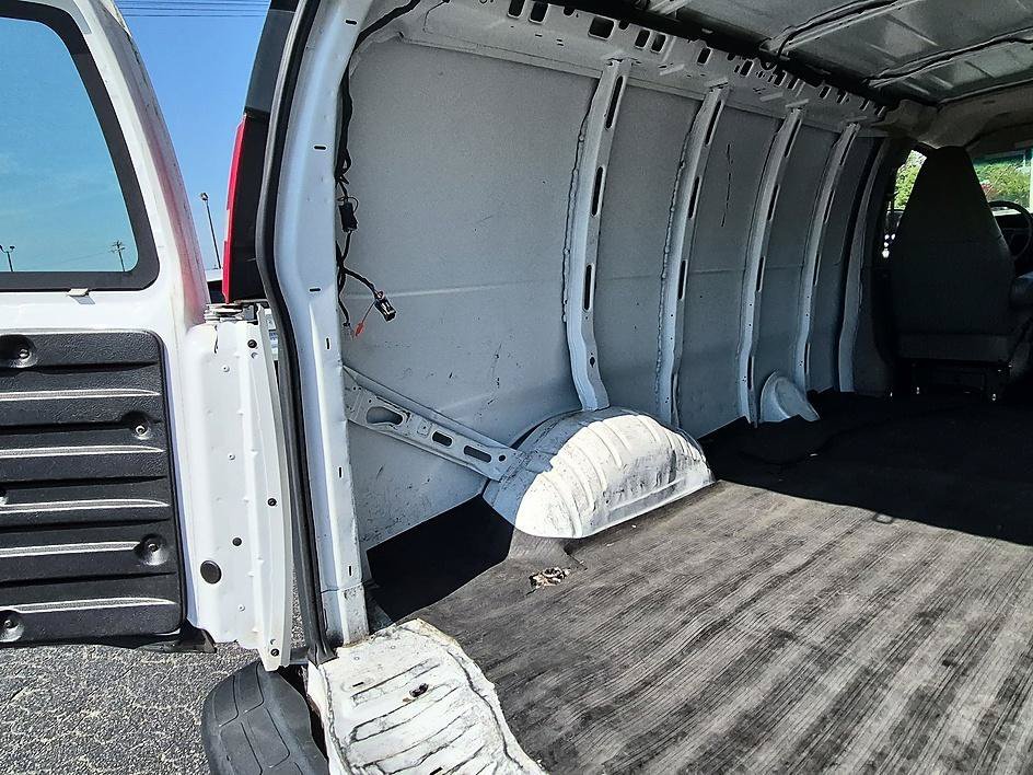Used 2019 Summit White Chevrolet Work Van image 29