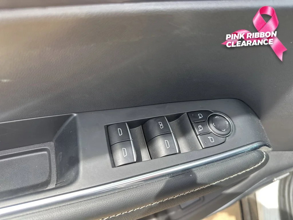 Used 2025 White GMC Denali image 9