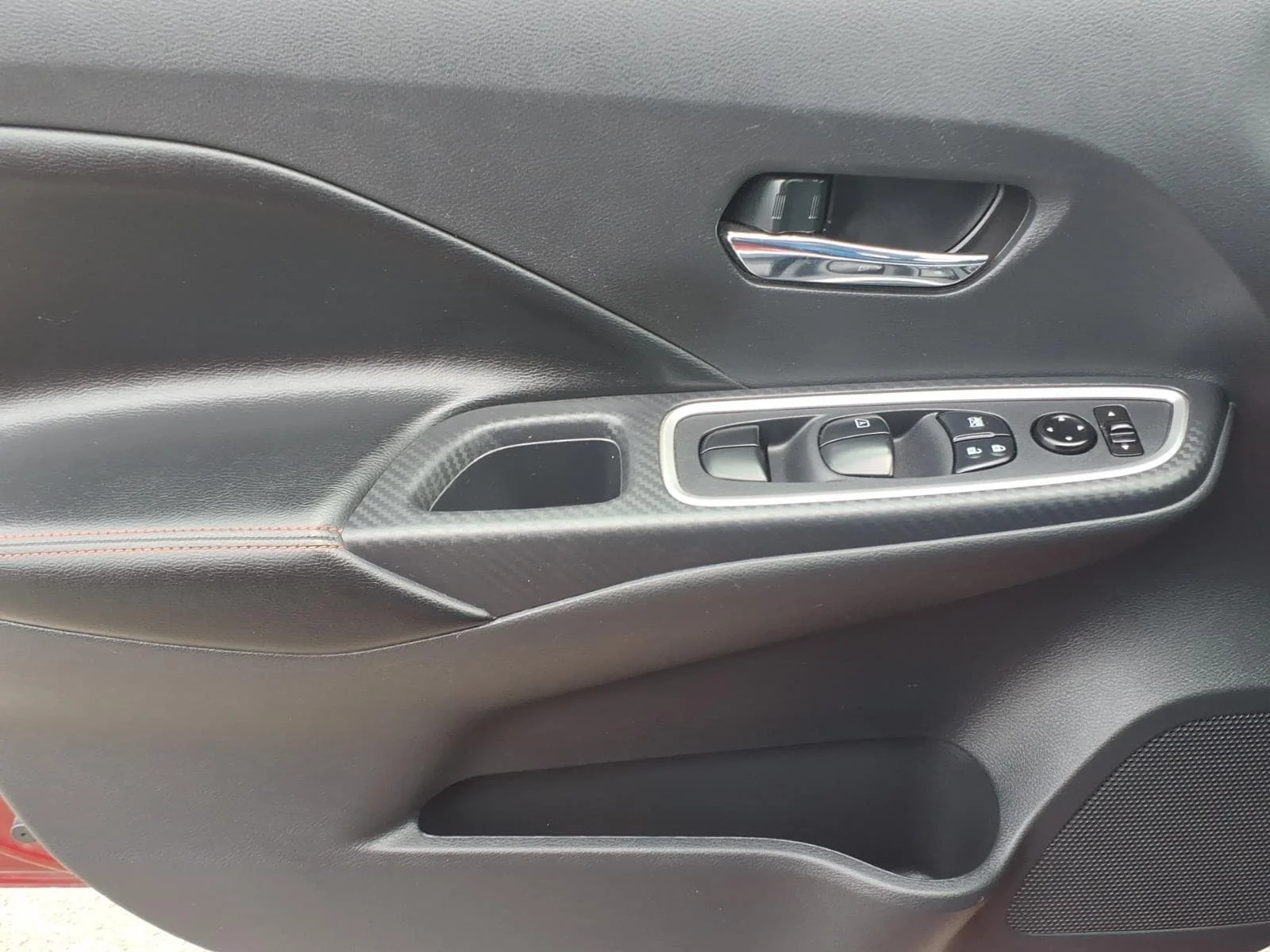 Used 2024 Scarlet Nissan 1.6 SR image 24