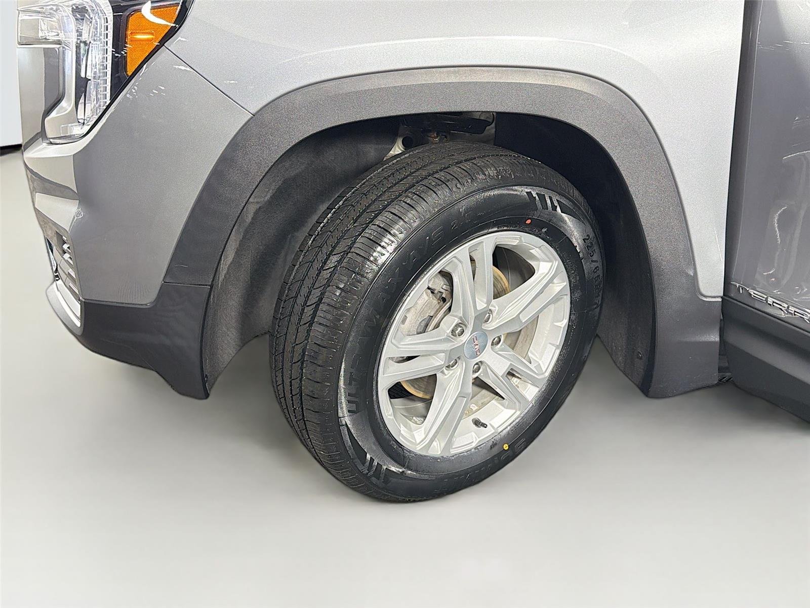 Used 2023 Sterling Metallic GMC SLE image 38