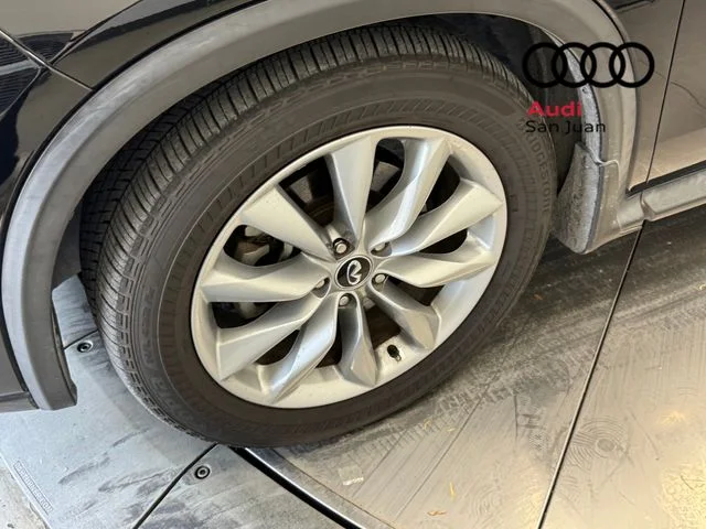 Used 2019 Black INFINITI LUXE image 5