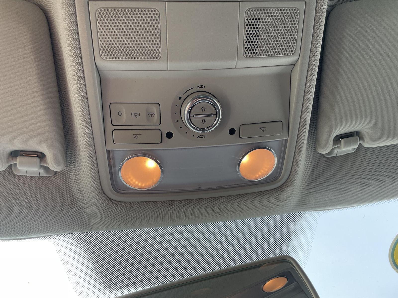 Used 2013 Candy White Volkswagen SE w/Sunroof & Nav image 19
