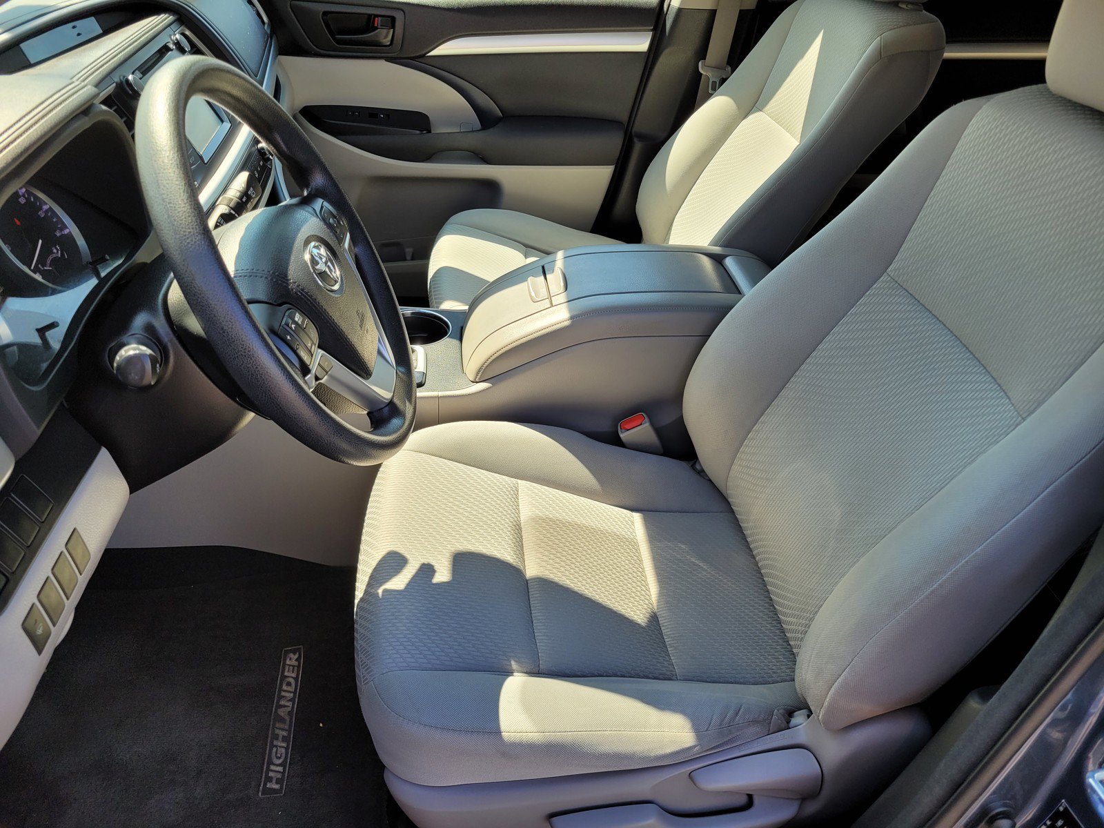 Used 2017  Toyota LE image 16