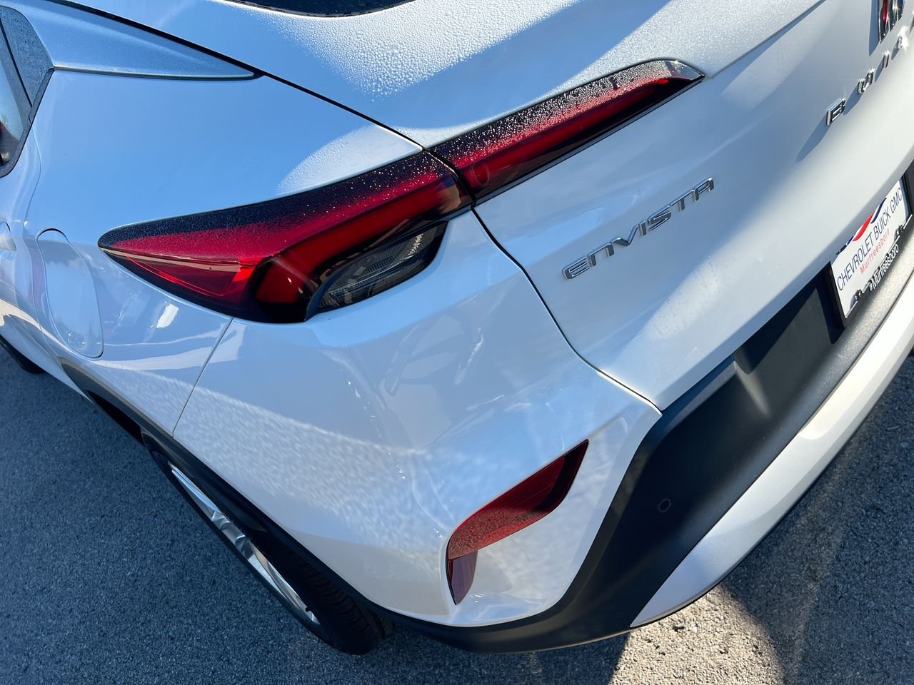 Used 2025 Summit White Buick Preferred image 3