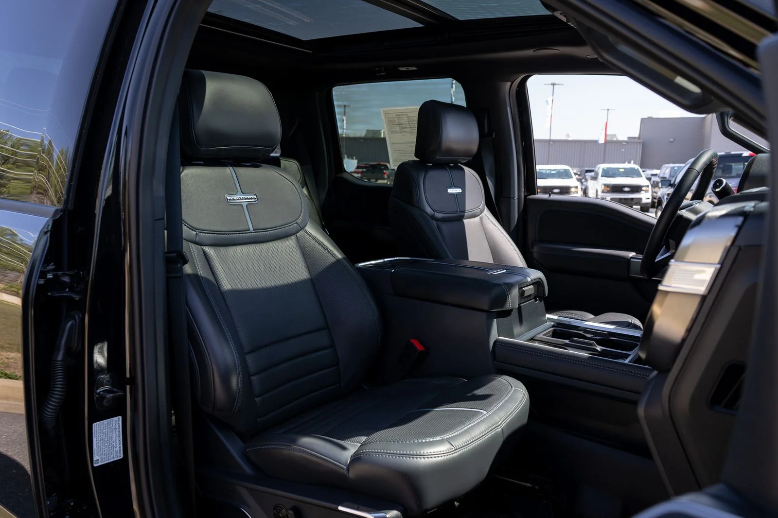 2025 Ford F-450 Super Duty Platinum - Photo 41