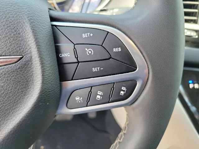 2023 Chrysler Pacifica Touring L - Photo 31