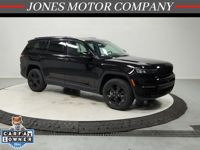 Used 2023  Jeep Limited image 1