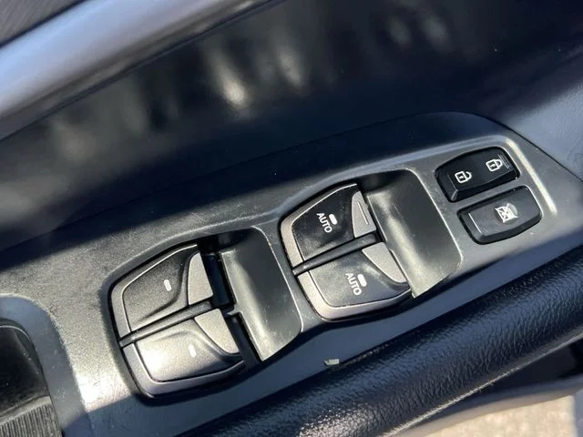 Used 2015 Silver Hyundai Limited image 34