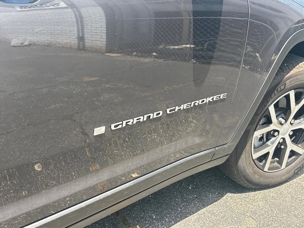 Used 2025 Gray Jeep Limited image 15