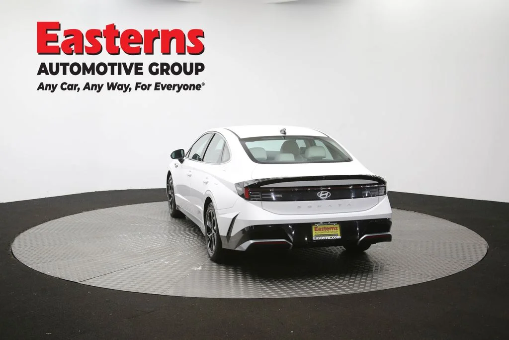 Used 2025 White Hyundai SEL image 66
