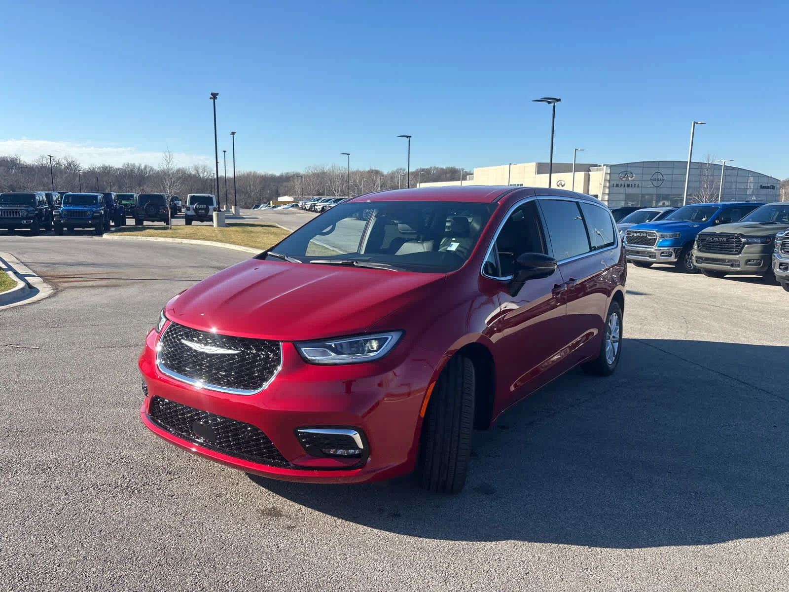 New 2026 Red Hot Pearl-Coat Exterior Paint Chrysler Select image 4