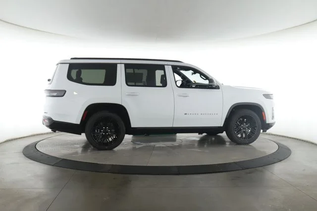 New 2026 Bright White Clear-Coat Exterior Paint Jeep Limited Reserve image 6