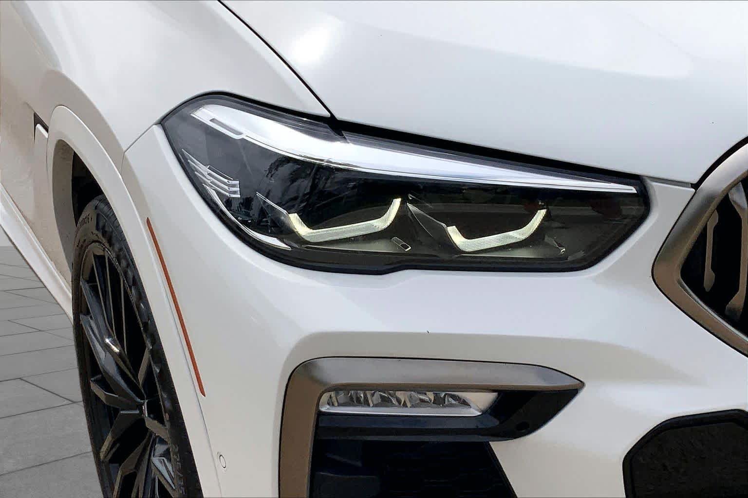 Used 2021 Alpine White BMW M50i image 28