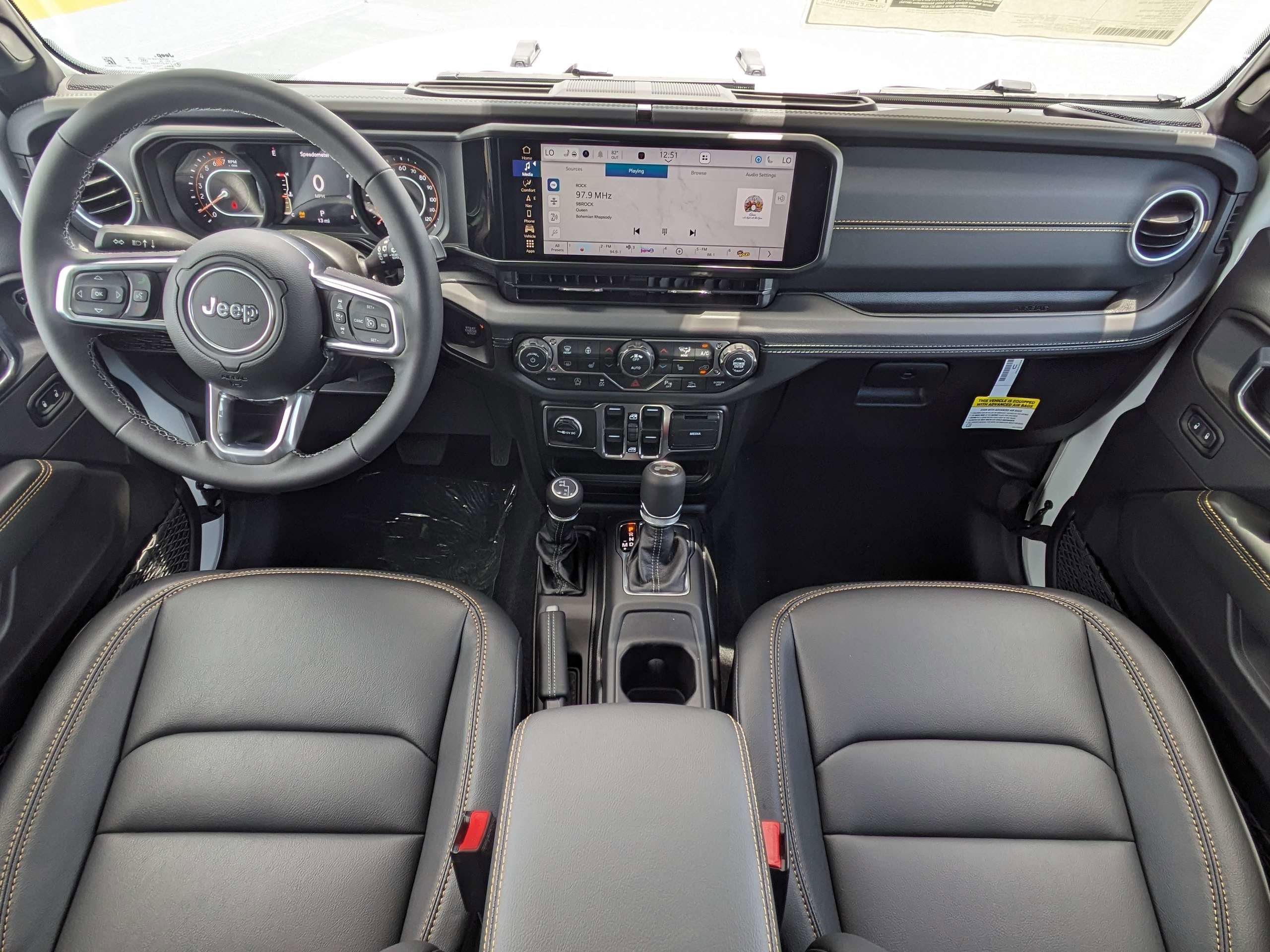 New 2026 Bright White Clear-Coat Exterior Paint Jeep Sahara image 14