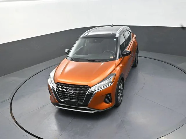Used 2022 Orange Nissan SV image 13