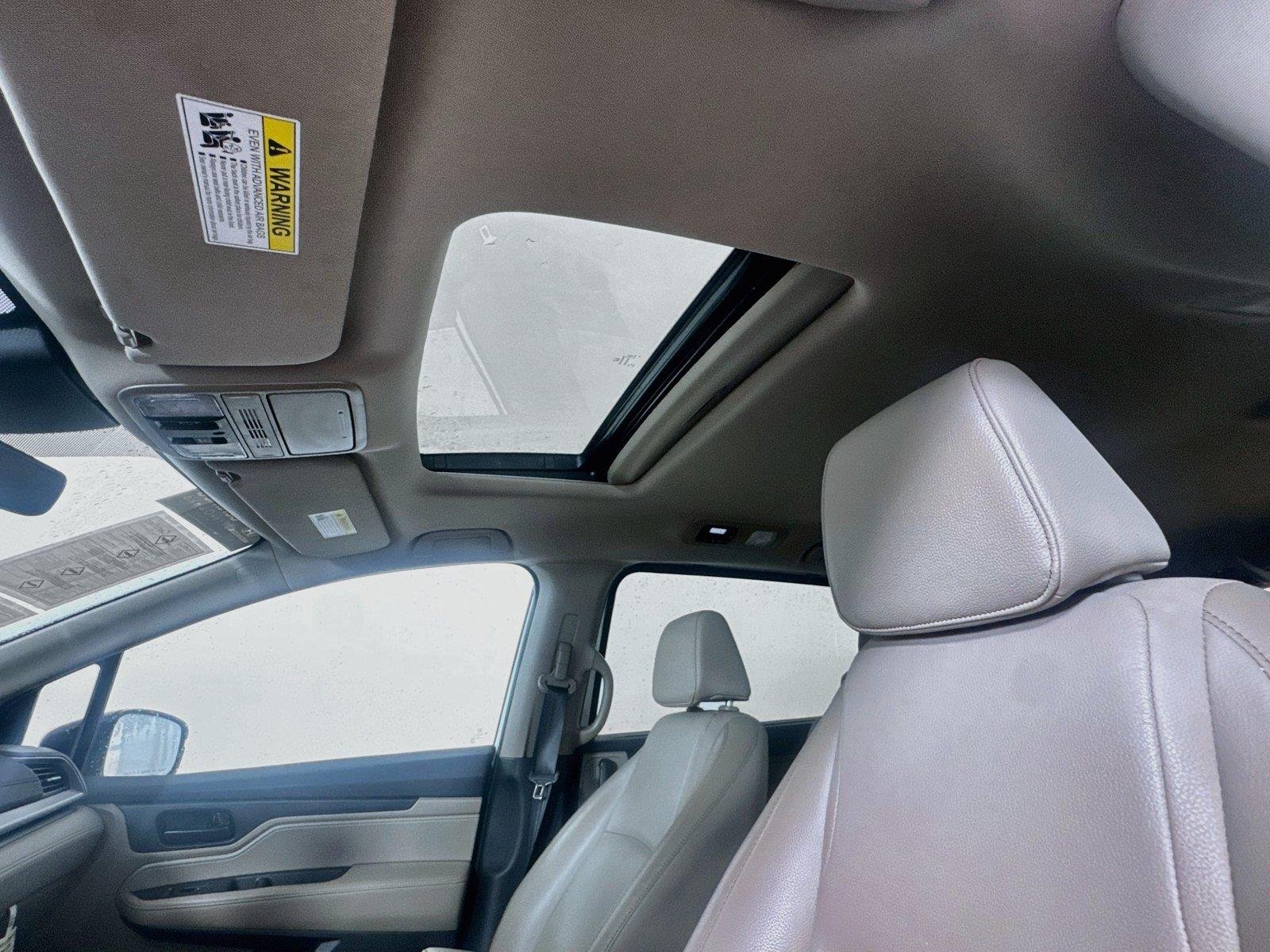 Used 2024 Platinum White Pearl Honda EX-L image 21